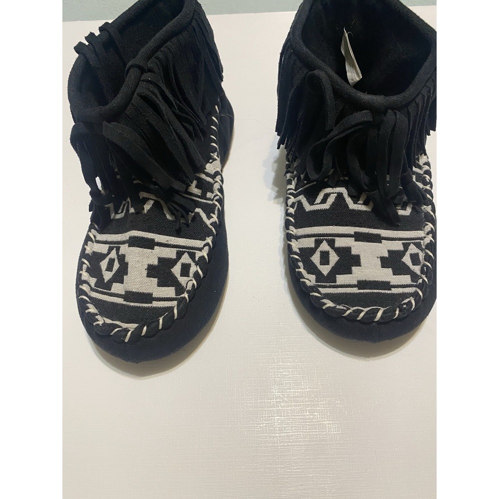 Dearforms Black  Mocasín Slippers With Black Fringe -Women's Size 7-8